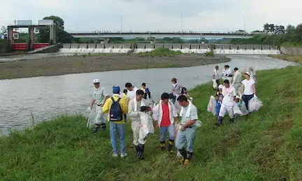 河川敷の清掃活動