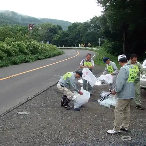 沿道のゴミ拾い